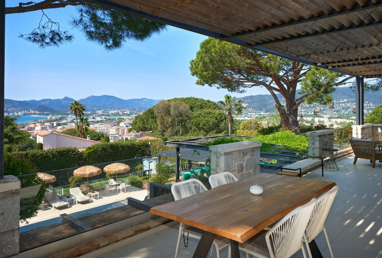 Azu073 - Elegant Stone Villa with Sea View