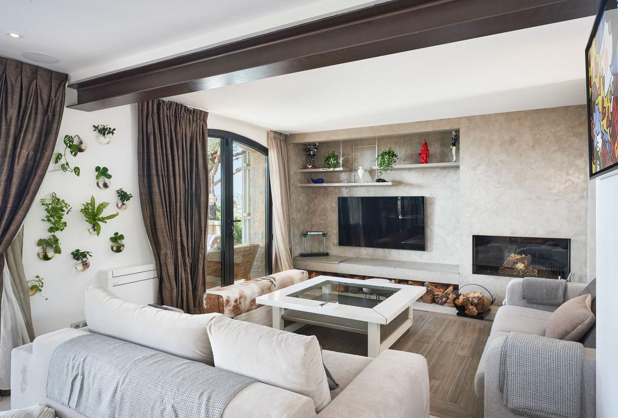 Azu073 - Elegant Stone Villa with Sea View