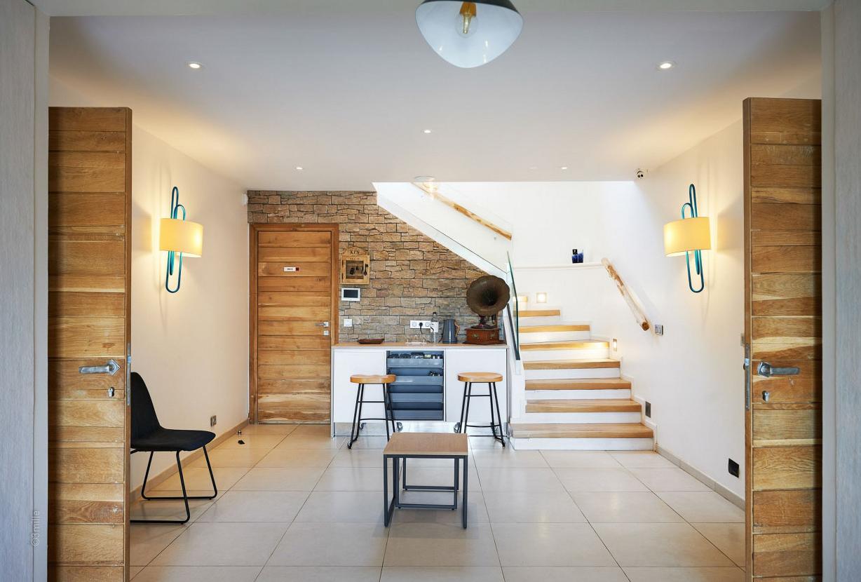 Azu073 - Elegant Stone Villa with Sea View