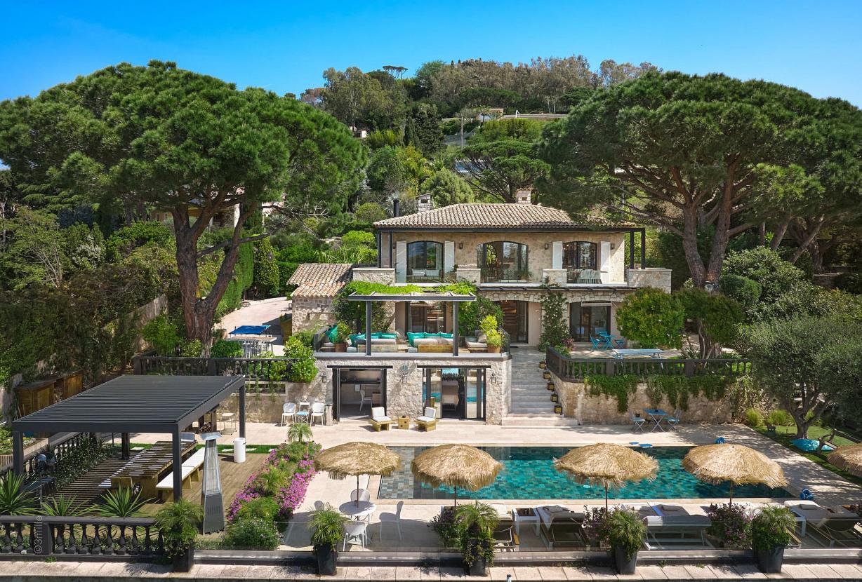 Azu073 - Elegant Stone Villa with Sea View