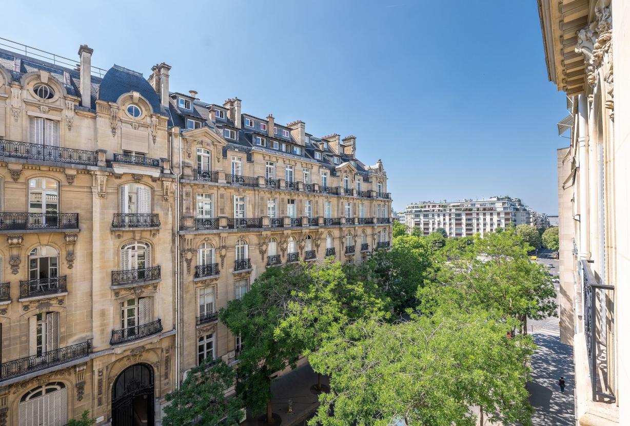 Par040 - Appartement Haussmannien à louer à Paris