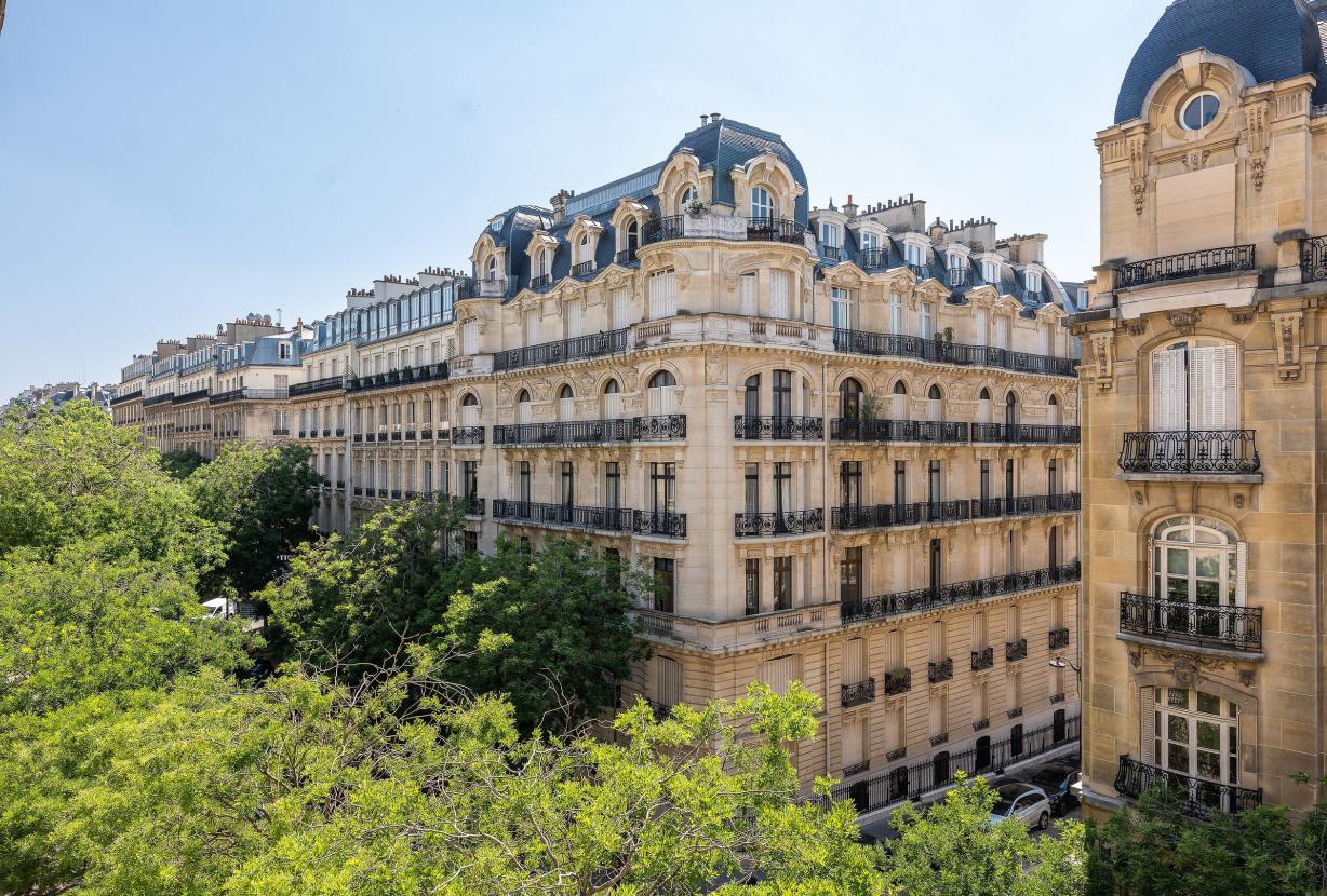 Par040 - Appartement Haussmannien à louer à Paris