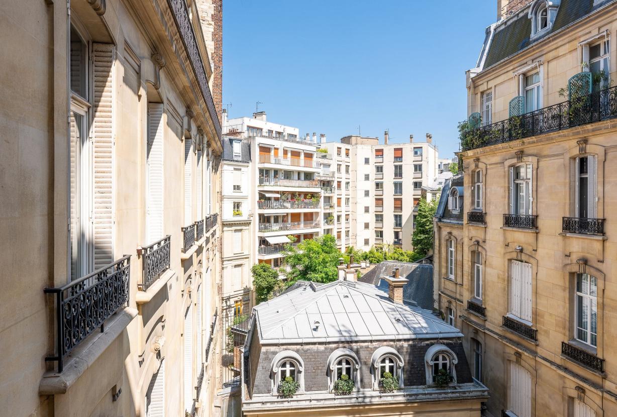 Par040 - Appartement Haussmannien à louer à Paris