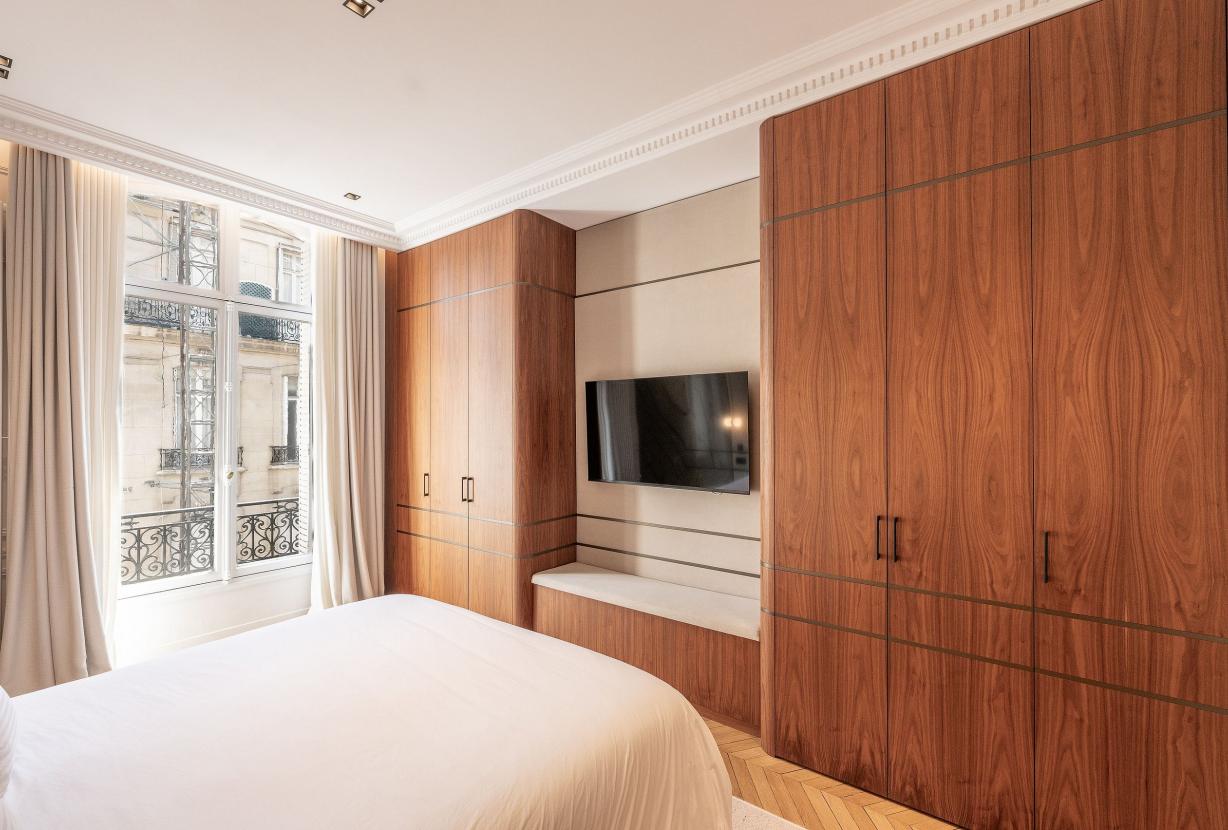 Par040 - Appartement Haussmannien à louer à Paris