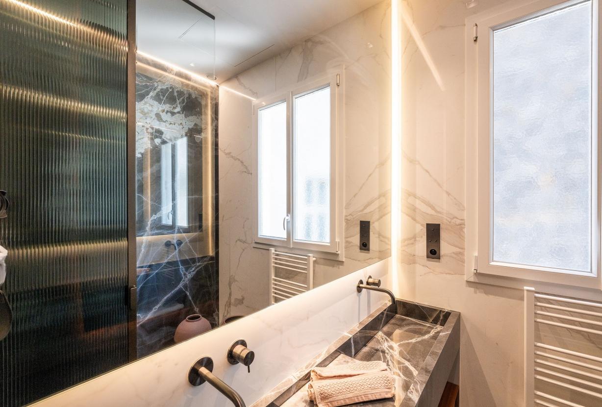 Par040 - Appartement Haussmannien à louer à Paris