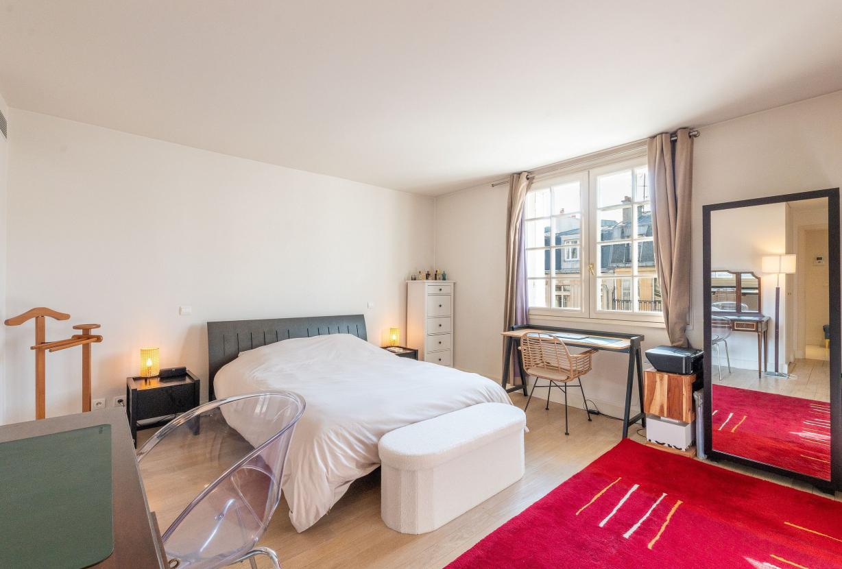 Par162 - Pied-à-terre dans le Triangle d’Or