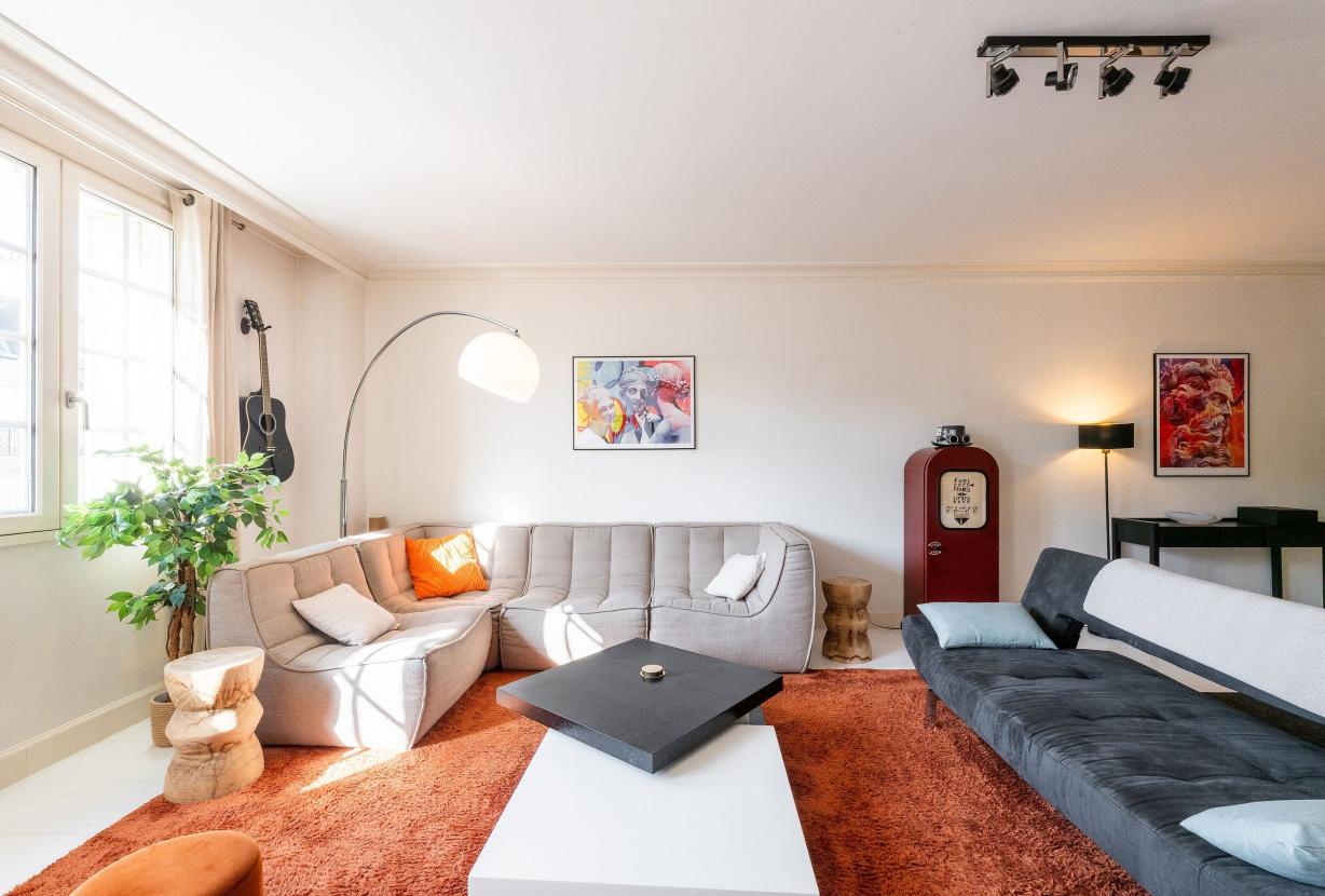 Par162 - Pied-à-Terre in the Golden Triangle