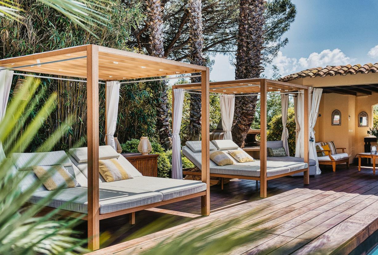 Azu051 - Elegant Provençal Estate with Sea View