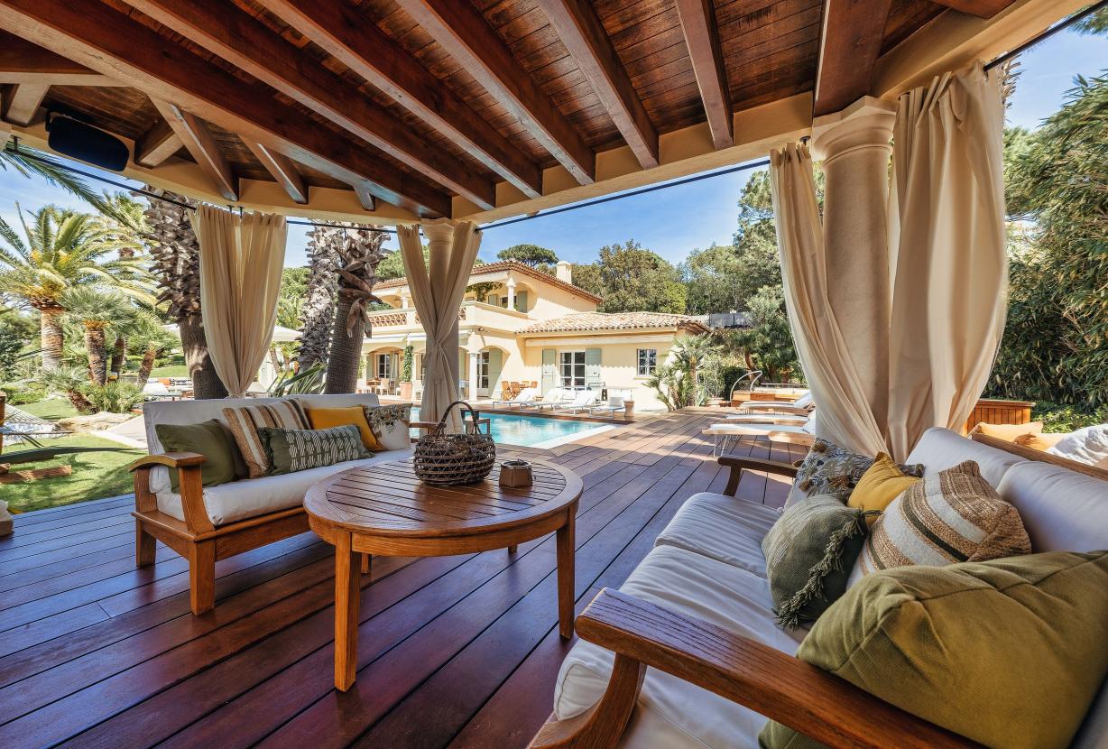 Azu051 - Elegant Provençal Estate with Sea View