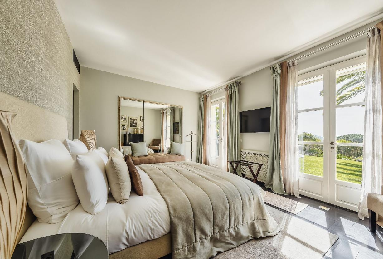 Azu051 - Elegant Provençal Estate with Sea View