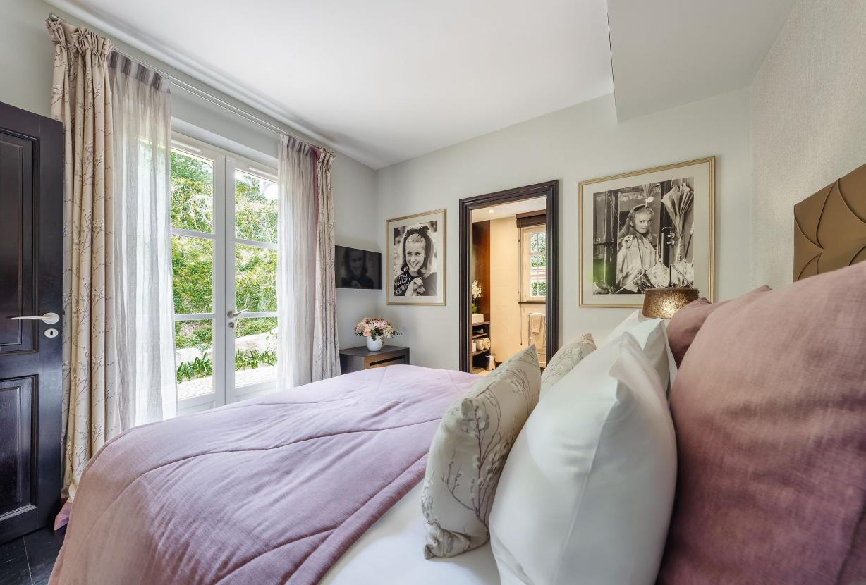 Azu051 - Elegant Provençal Estate with Sea View