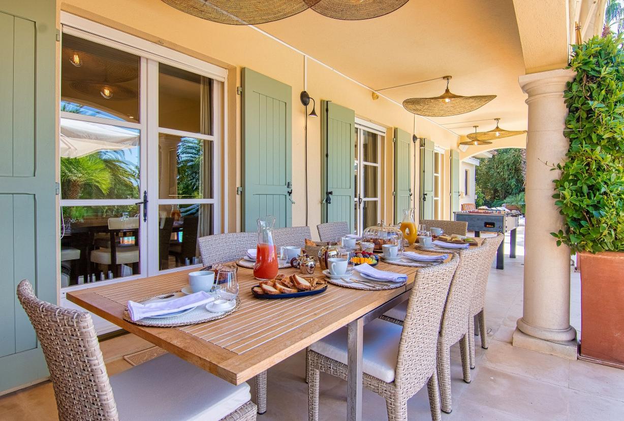 Azu051 - Elegant Provençal Estate with Sea View
