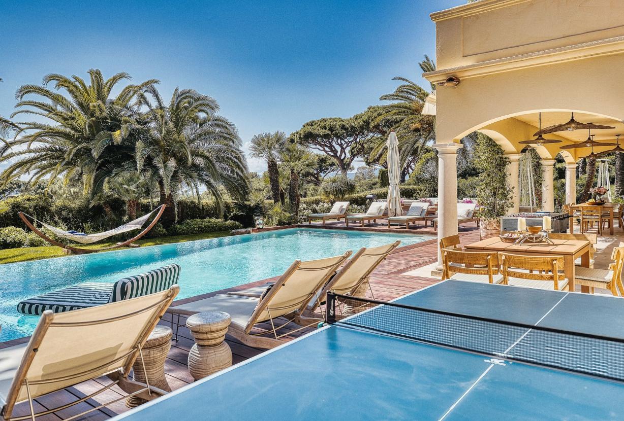 Azu051 - Elegant Provençal Estate with Sea View