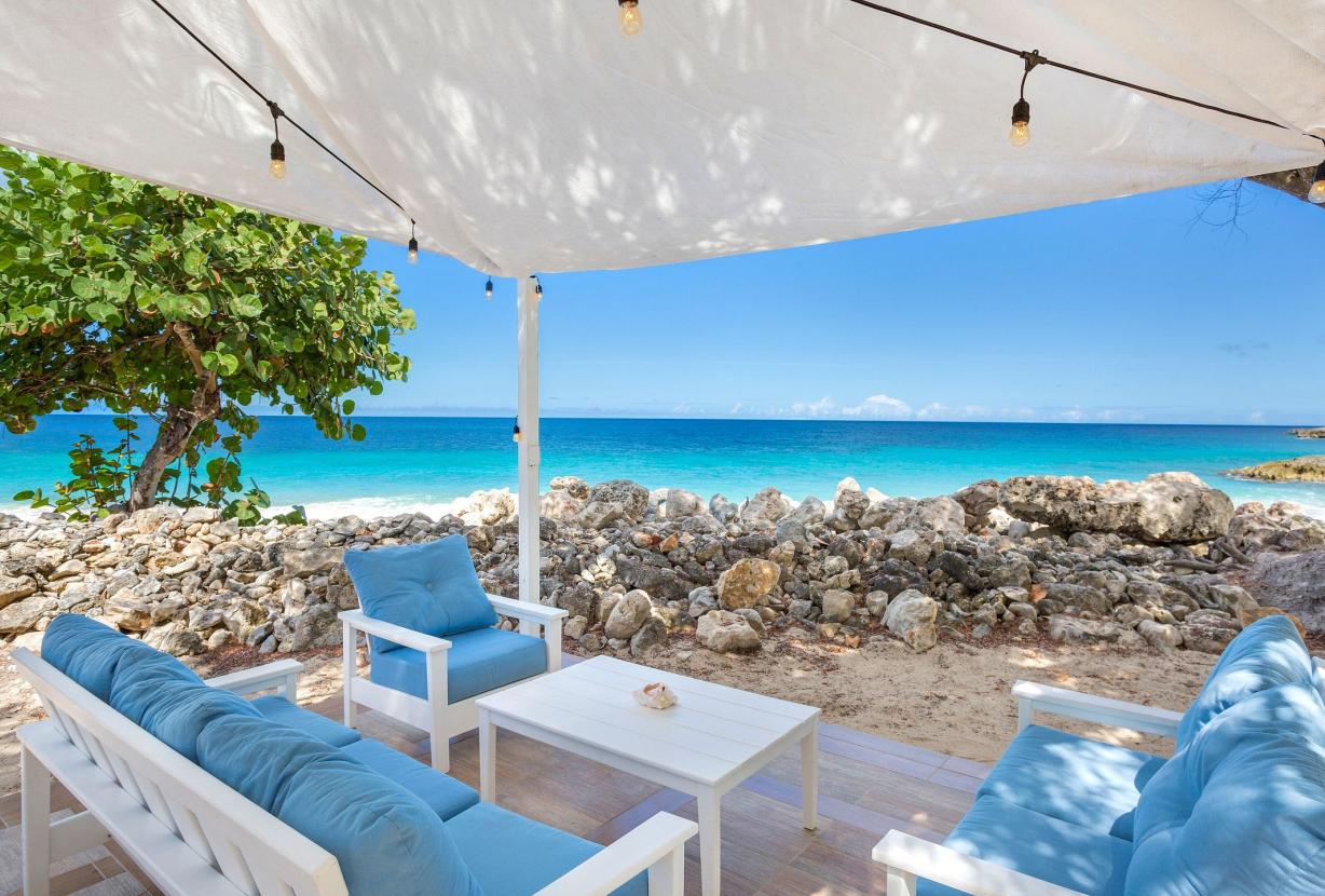 Aia011 – Villa en bord de mer à Limestone Bay