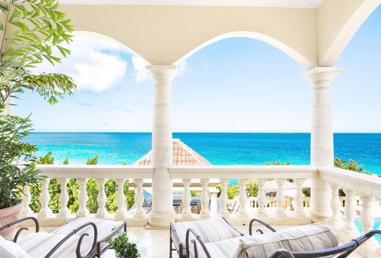 Aia013 – Villa moderna frente al mar en Limestone Bay