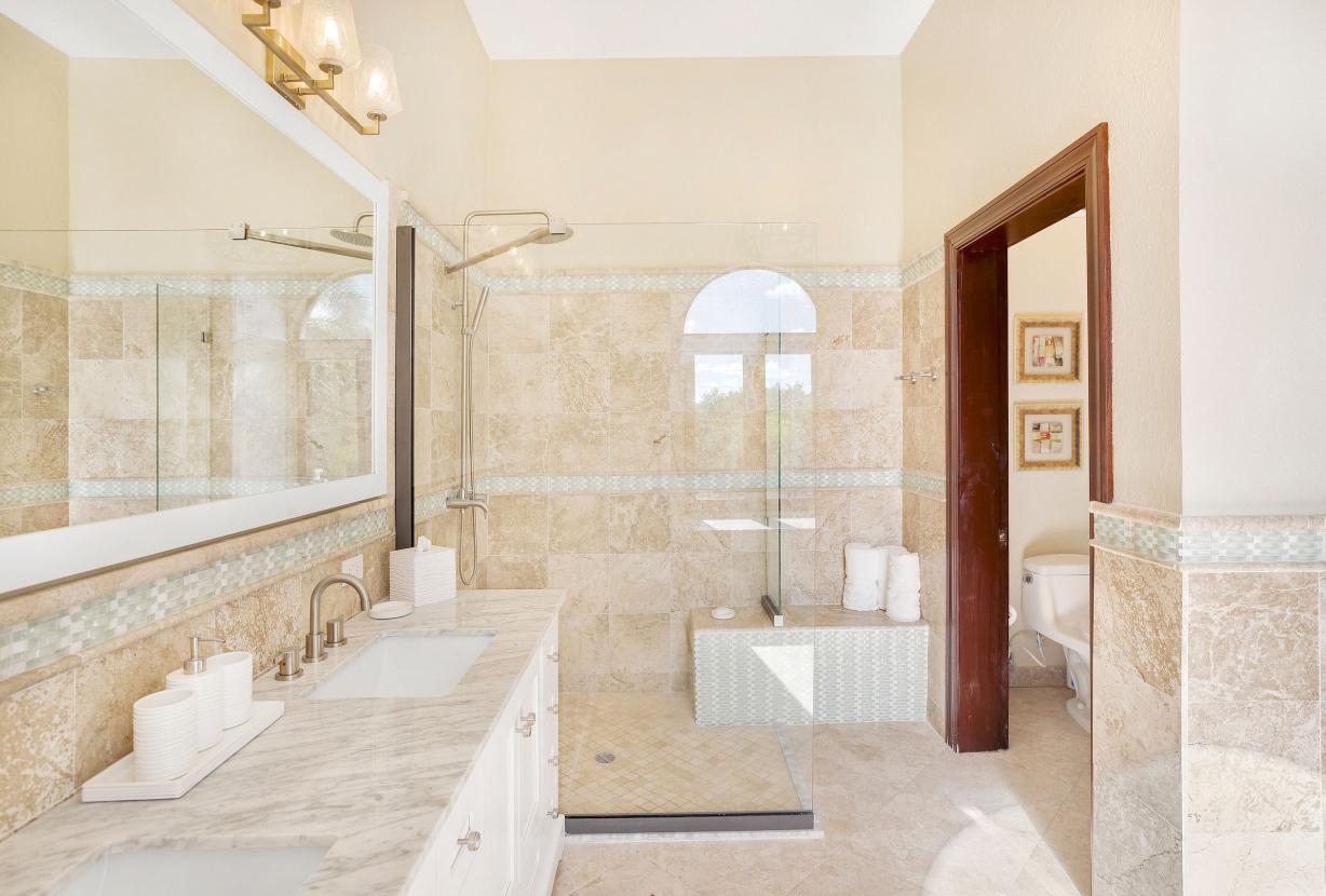 Aia013 – Villa moderna frente al mar en Limestone Bay