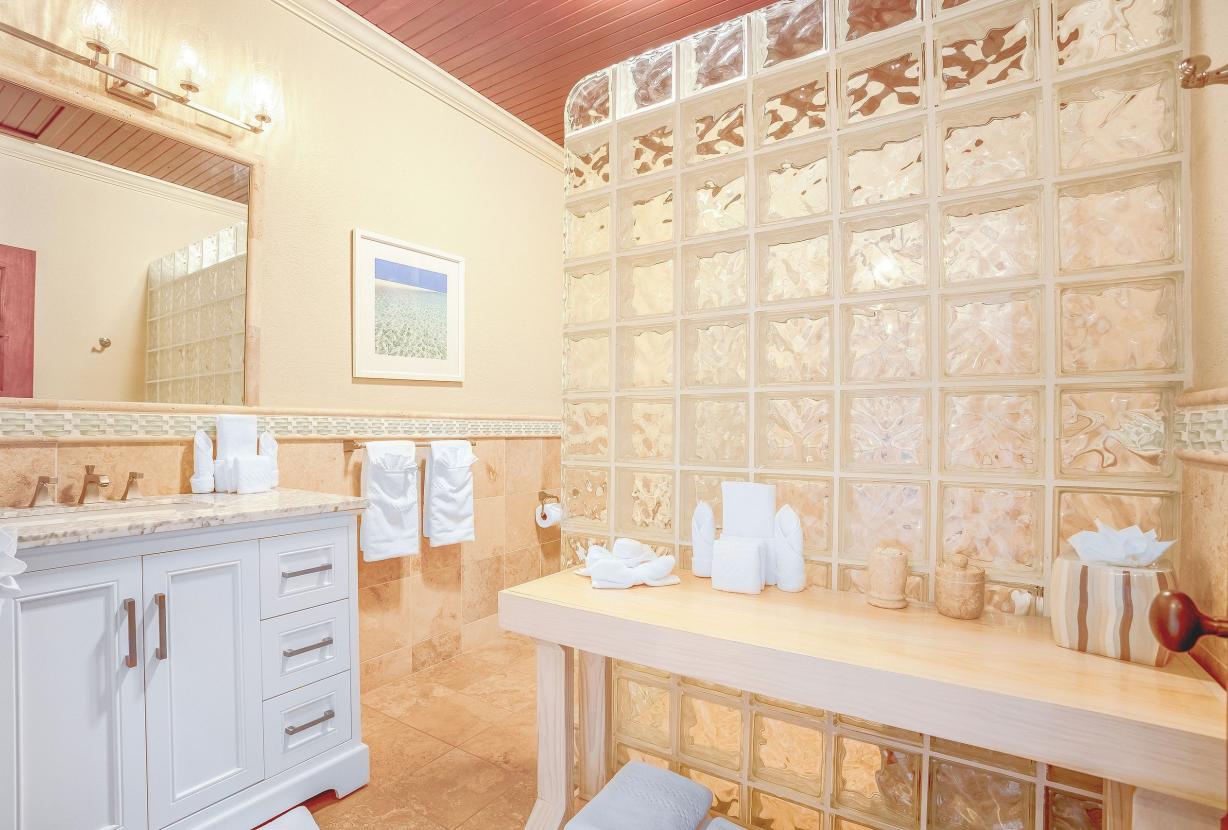 Aia013 – Villa moderna frente al mar en Limestone Bay