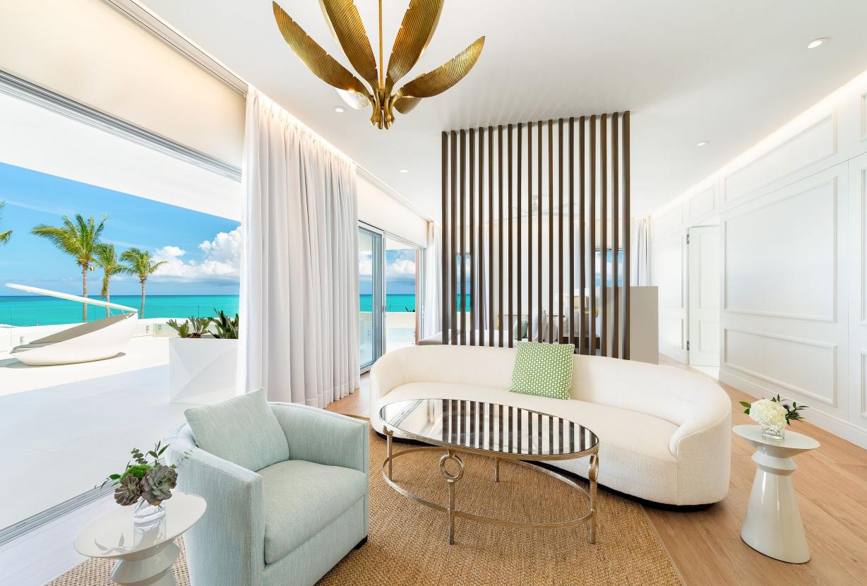 Tci003 – Modern beachfront villa in Grace Bay