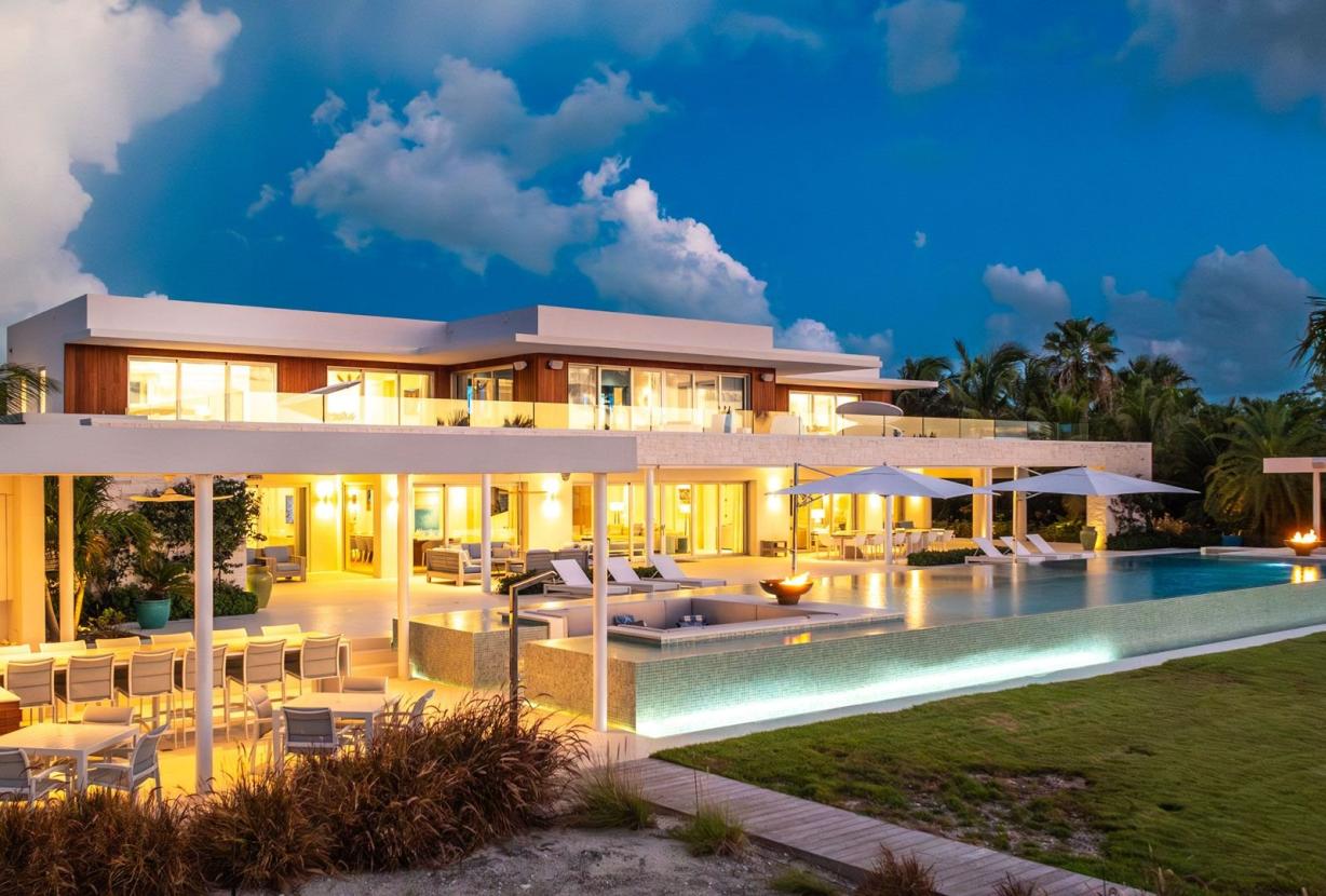 Tci003 – Moderna villa frente al mar en Grace Bay