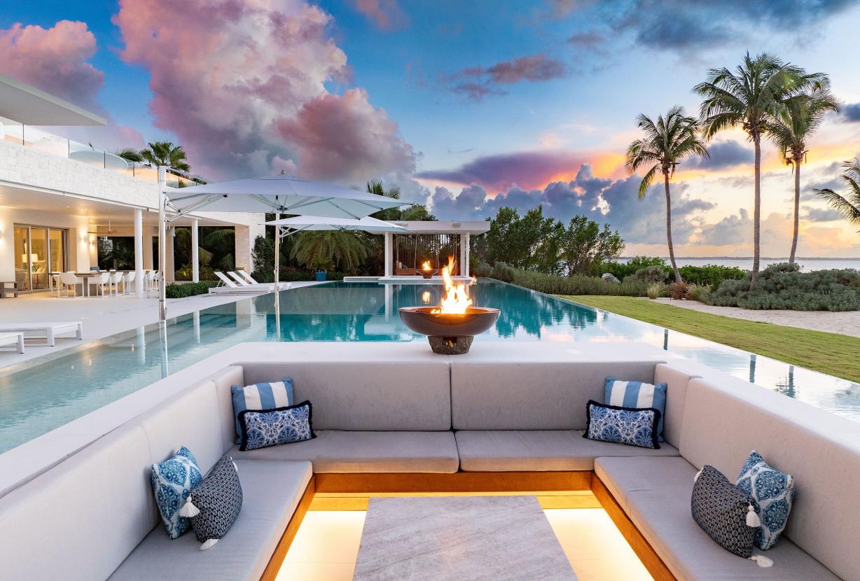 Tci003 – Vila moderna à beira-mar em Grace Bay