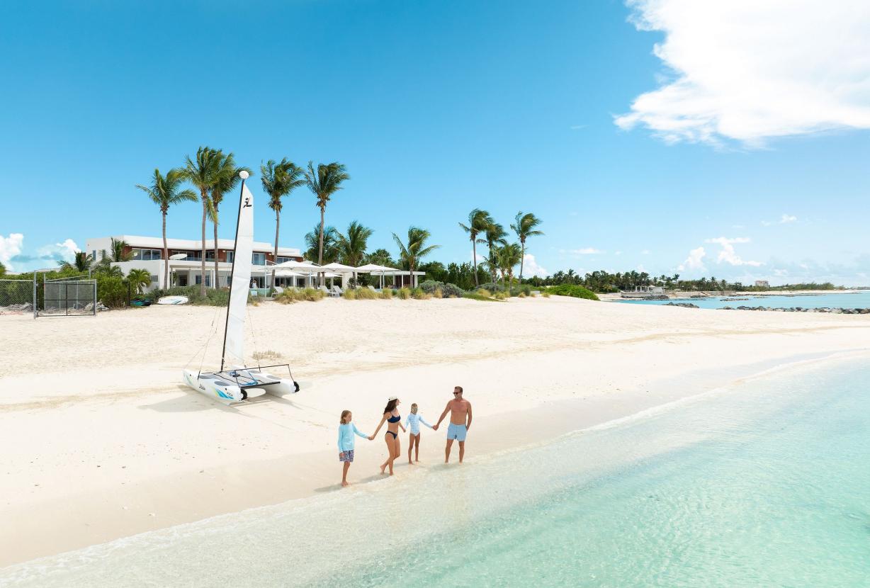 Tci003 – Vila moderna à beira-mar em Grace Bay