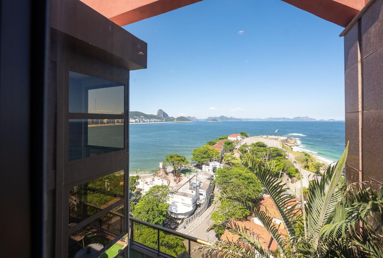 Rio037 - Cobertura de 3 quartos em Arpoador