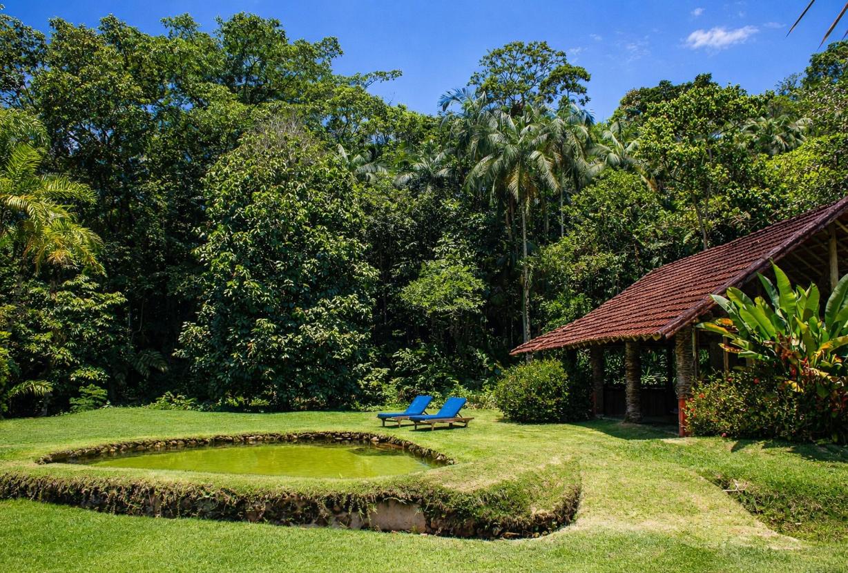 Ang054 - A Tropical Sanctuary in Porto Frade
