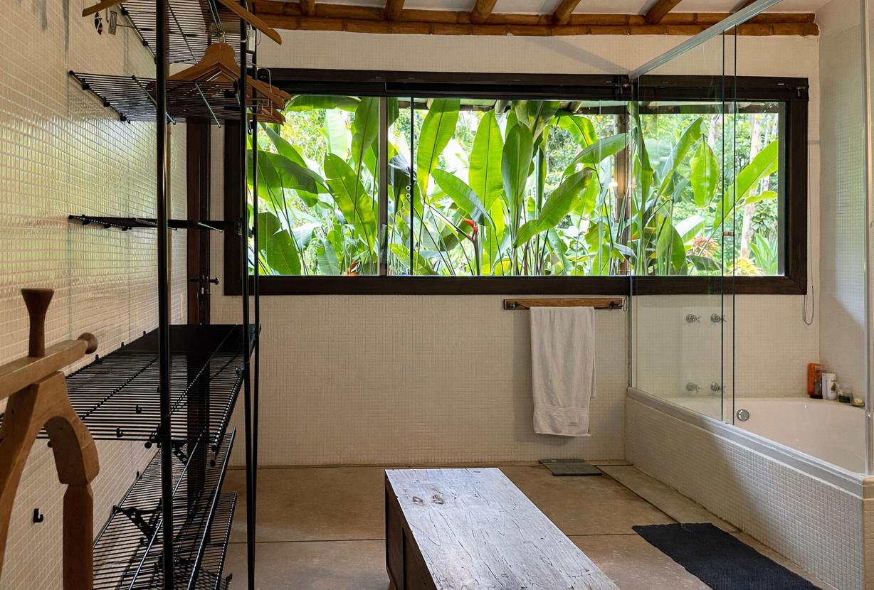 Ang054 - Santuario Privado en Porto Frade