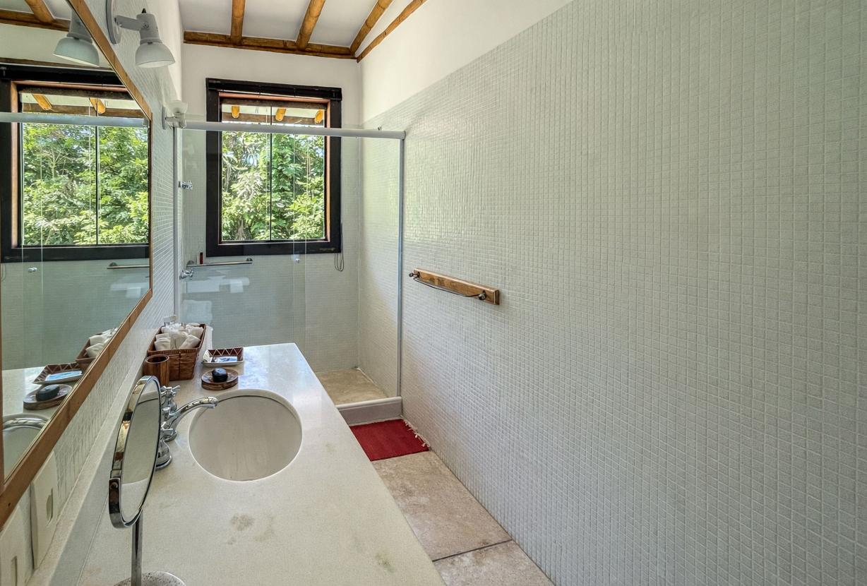 Ang054 - Santuario Privado en Porto Frade