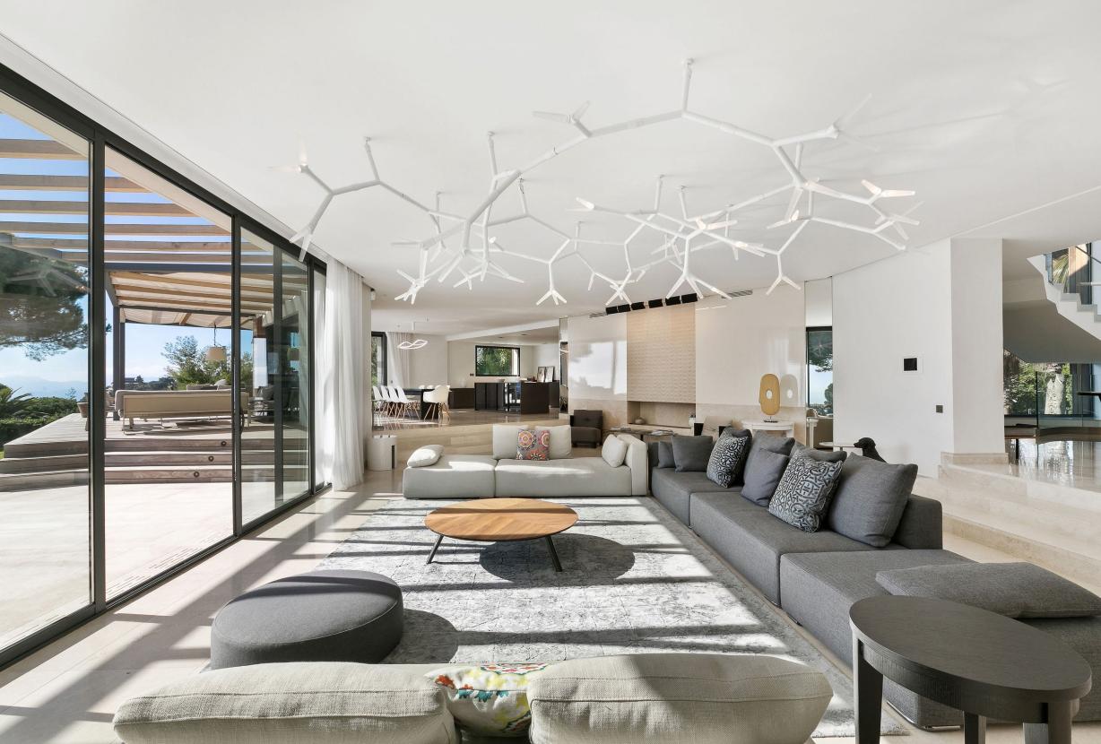 Azu053 - Exceptional Contemporary Villa