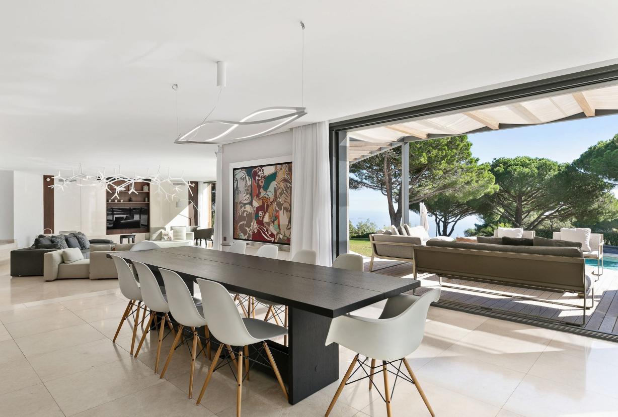 Azu053 - Exceptional Contemporary Villa