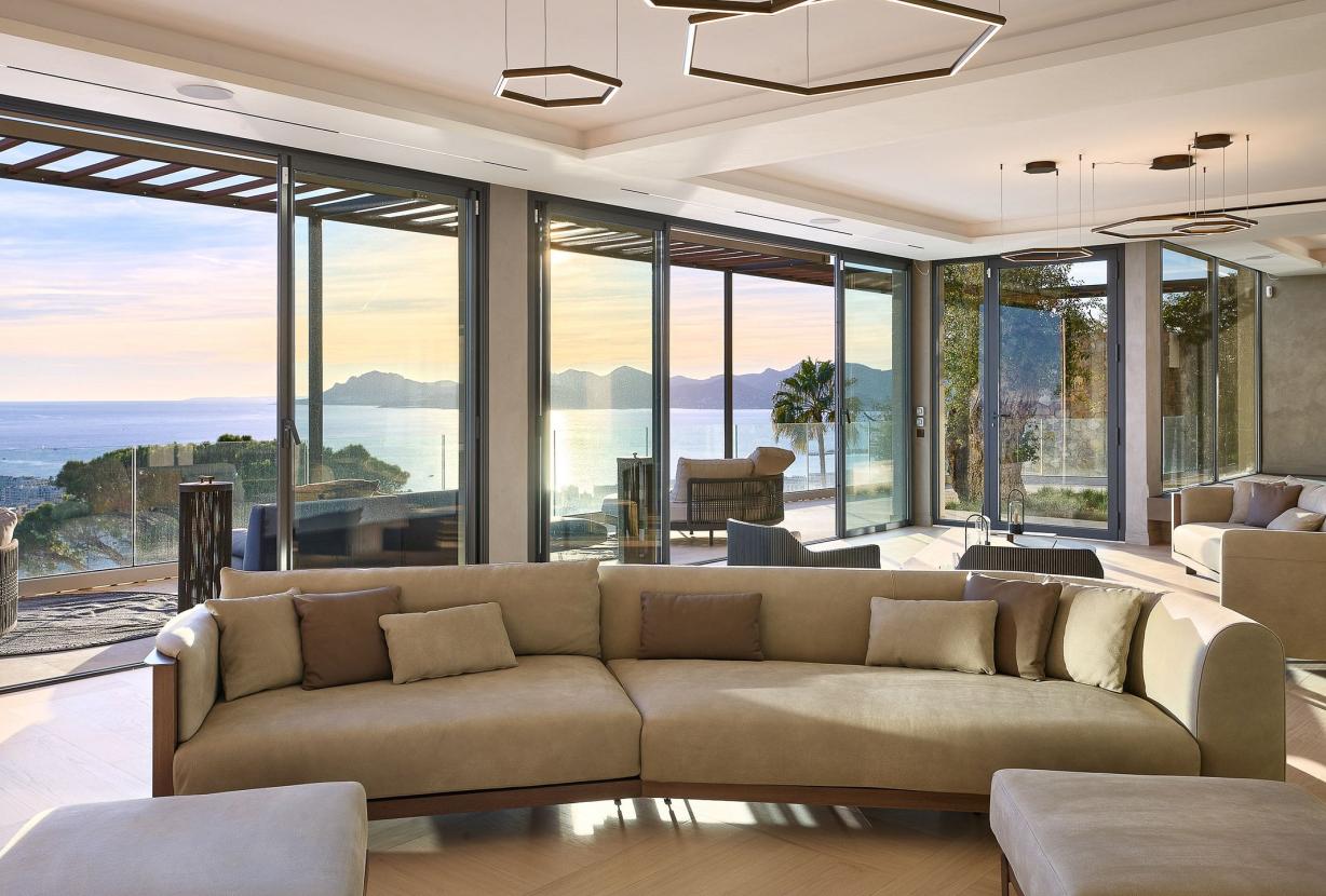 Azu090 – Villa contemporaine avec vue mer à Cannes
