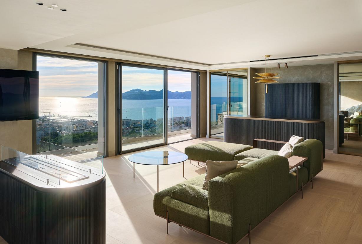 Azu090 – Villa contemporaine avec vue mer à Cannes