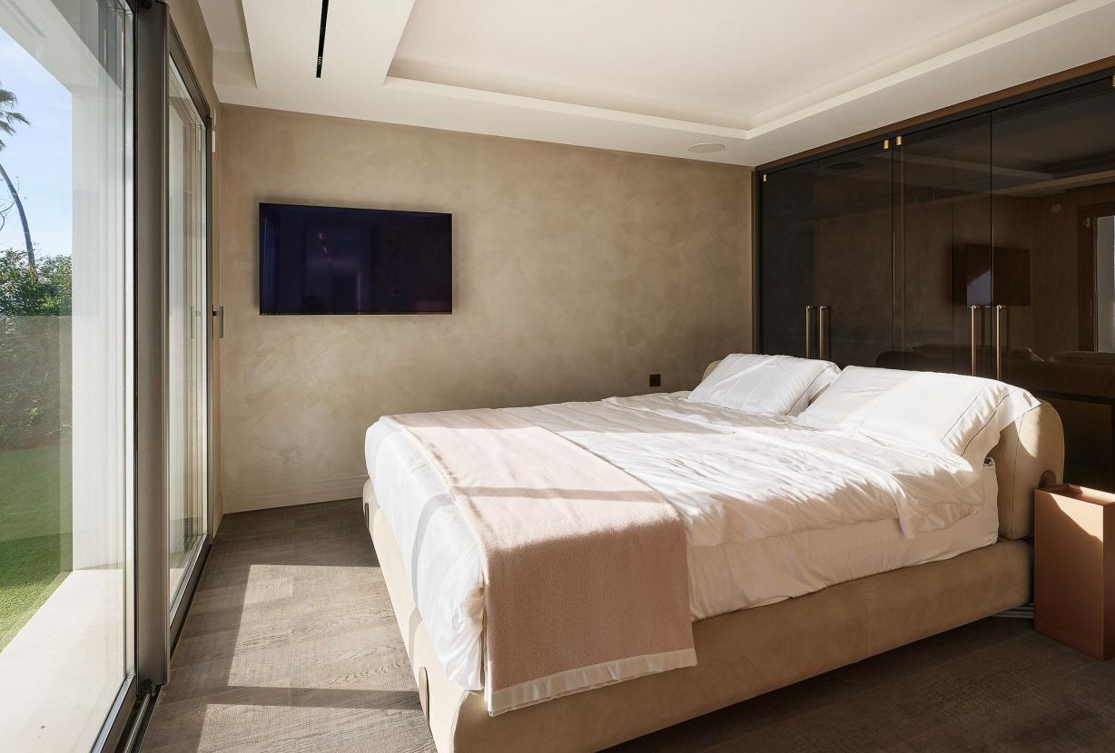 Azu090 – Contemporary sea view villa in Cannes