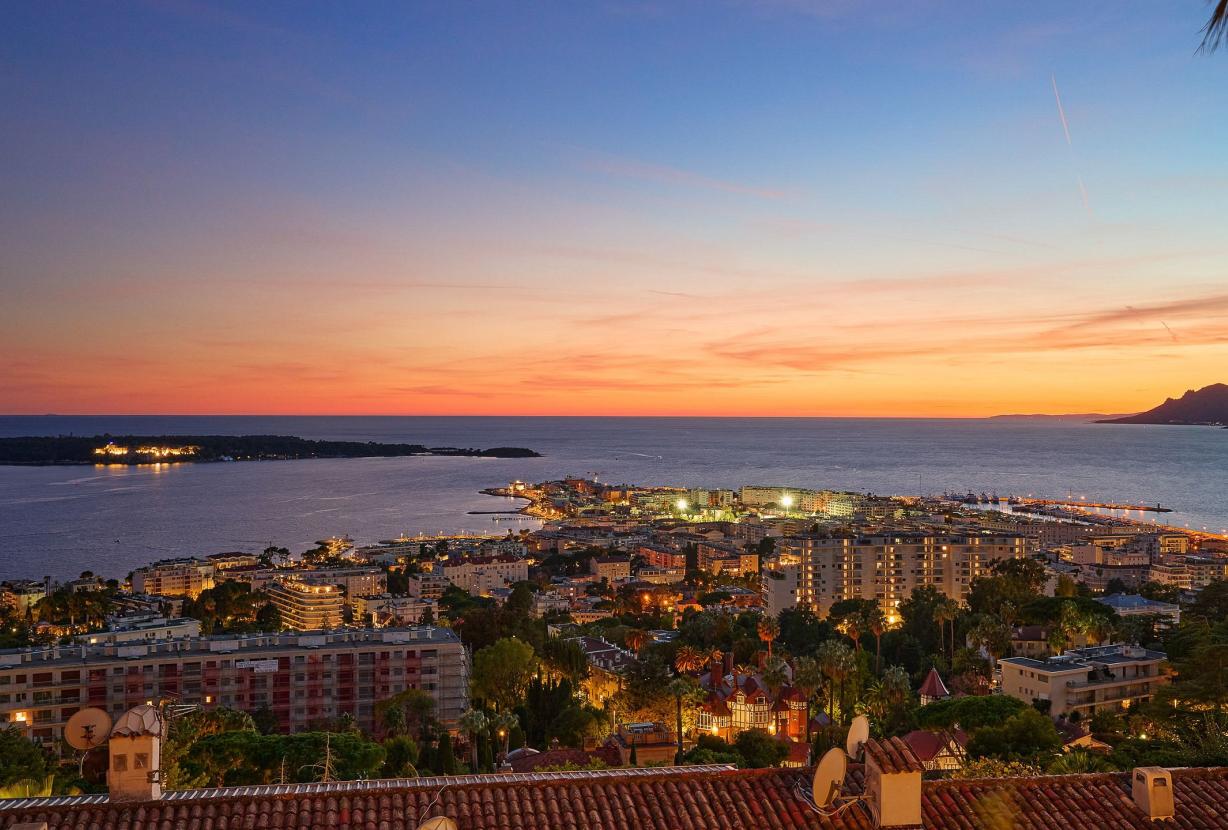 Azu090 – Contemporary sea view villa in Cannes