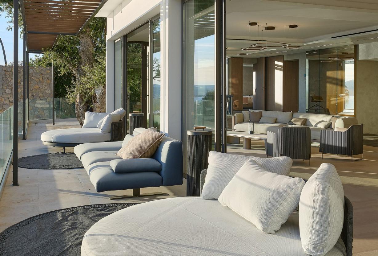 Azu090 – Contemporary sea view villa in Cannes