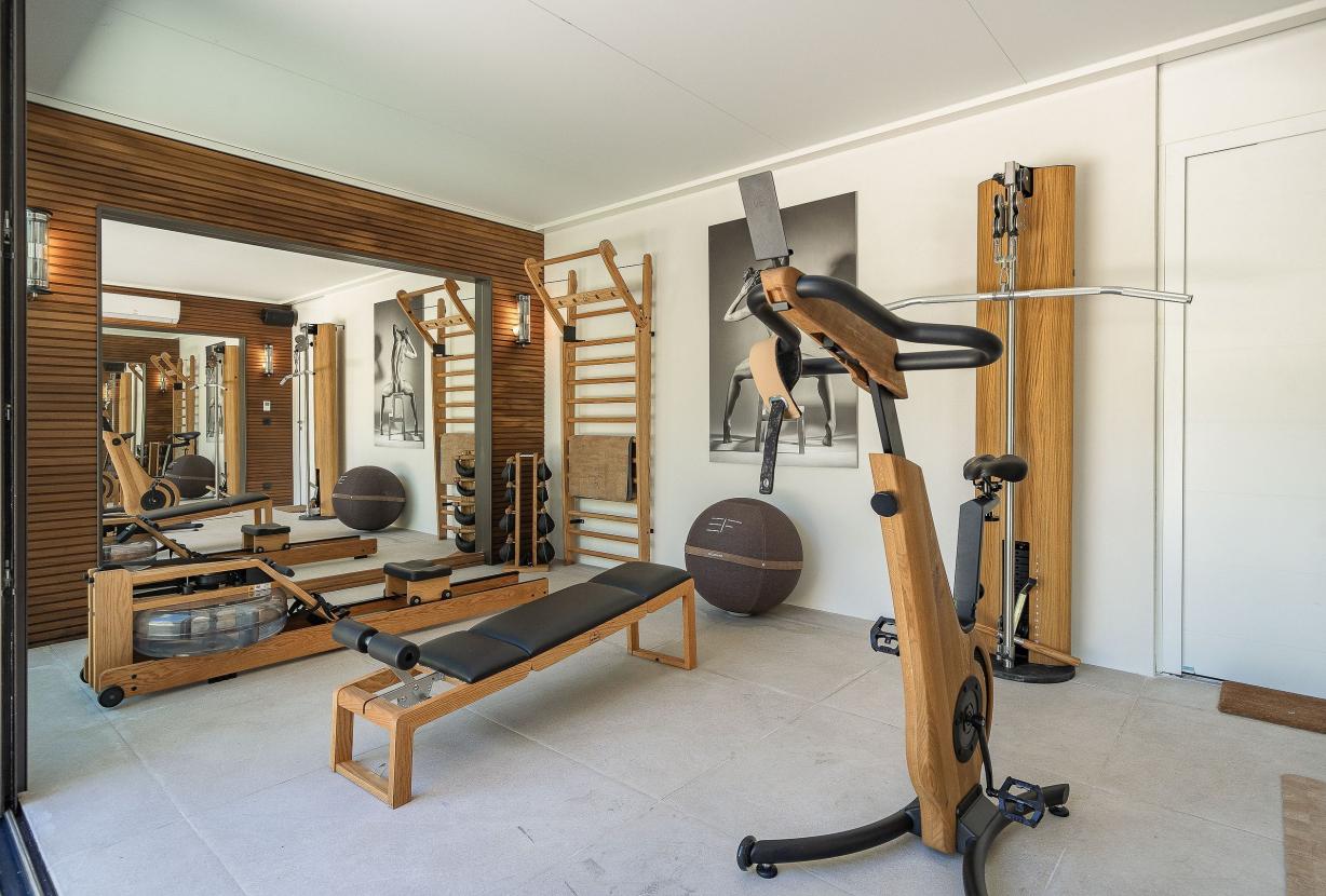 Azu128 – Elegant garden villa with pool in Cannes