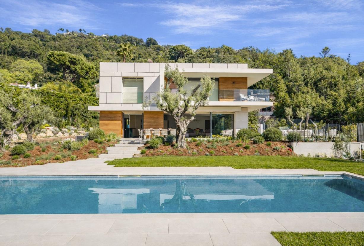 Azu128 – Elegant garden villa with pool in Cannes