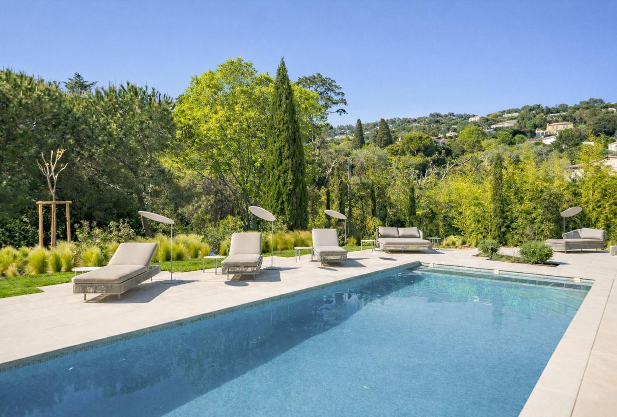 Azu128 – Elegant garden villa with pool in Cannes