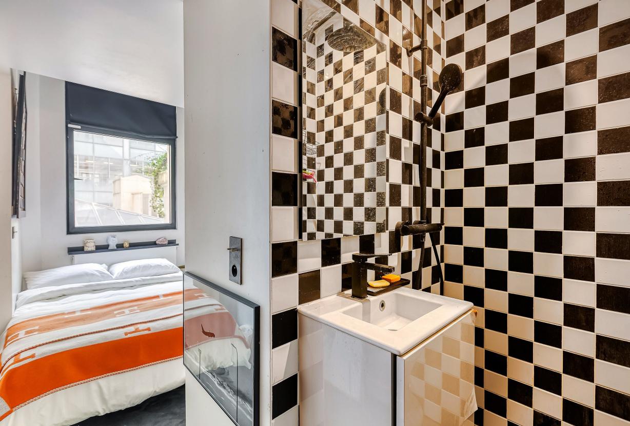 Par056 - Mansion-Style Apartment by Parc Monceau