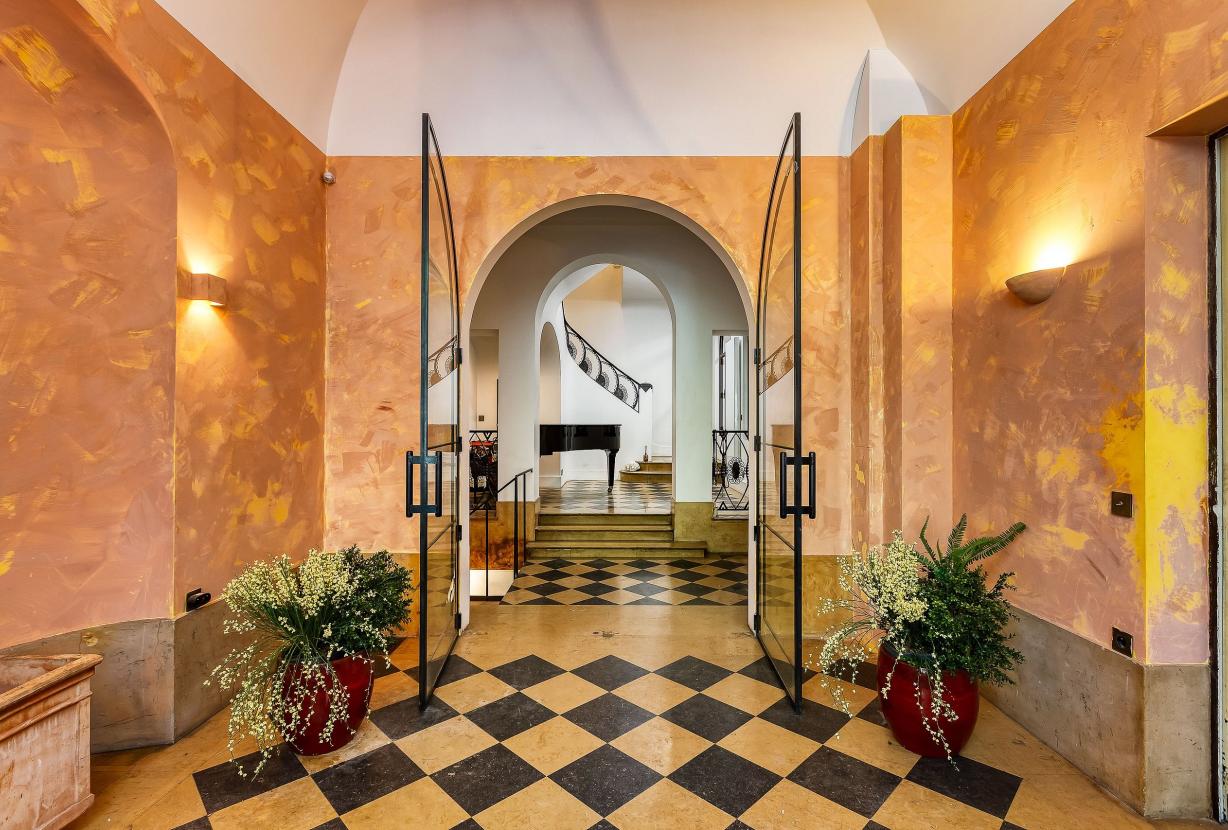 Par056 - Mansion-Style Apartment by Parc Monceau