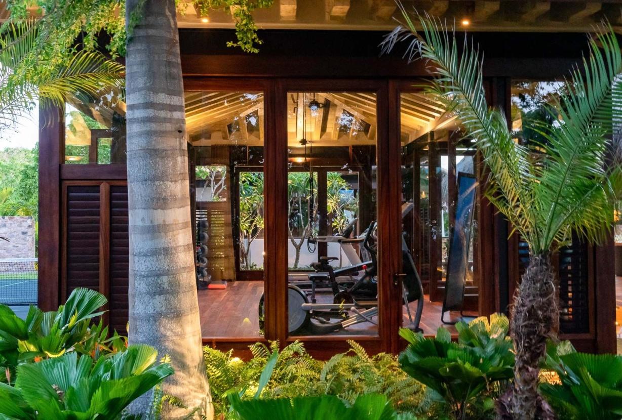Ptm025 – Moderna villa frente al campo de golf cerca de St. Regis
