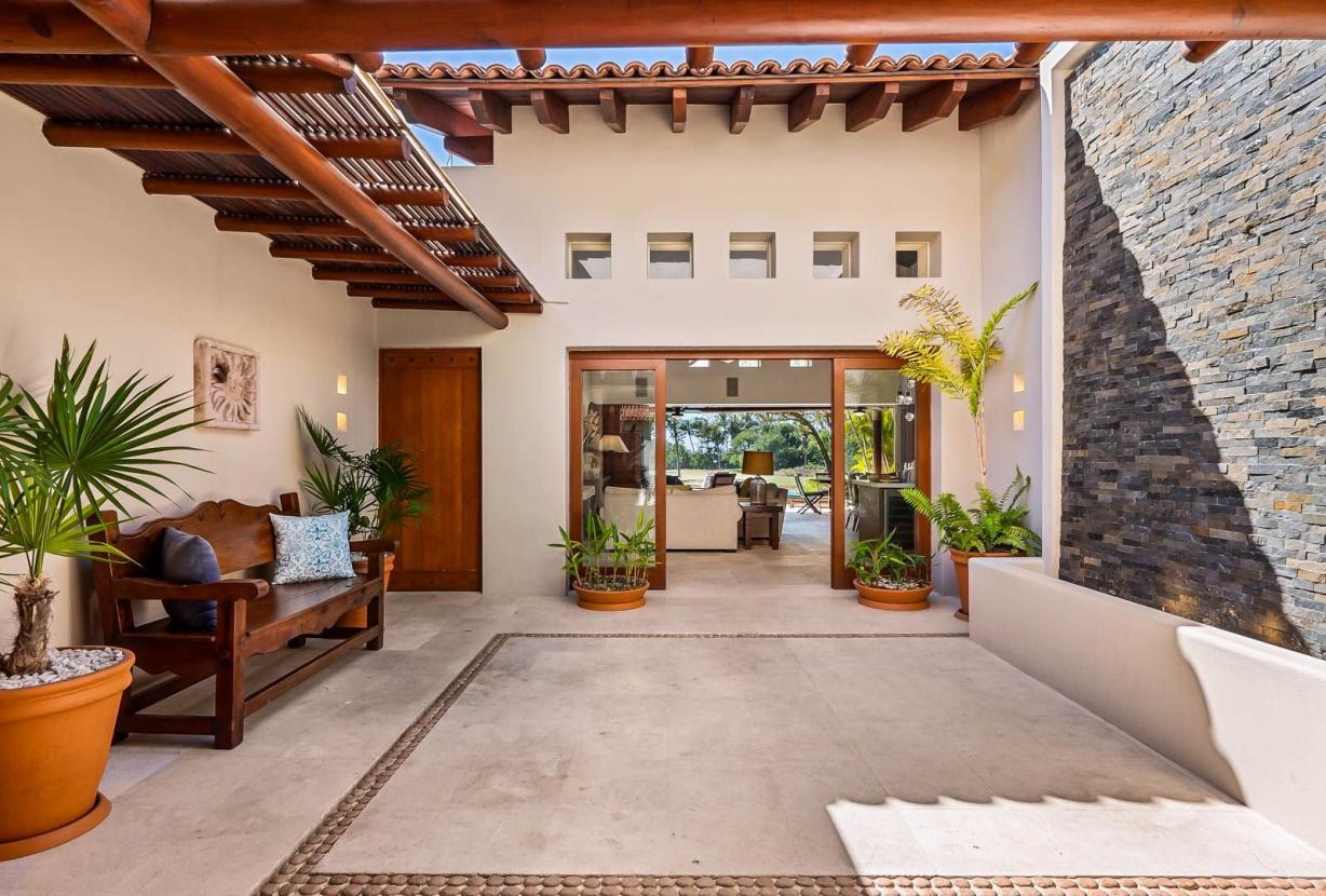Ptm039 – Golf-front villa with ocean views in Punta Mita