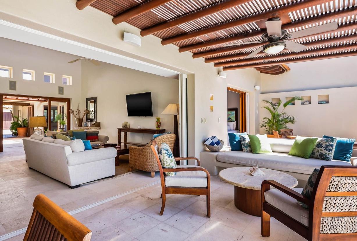 Ptm039 – Golf-front villa with ocean views in Punta Mita
