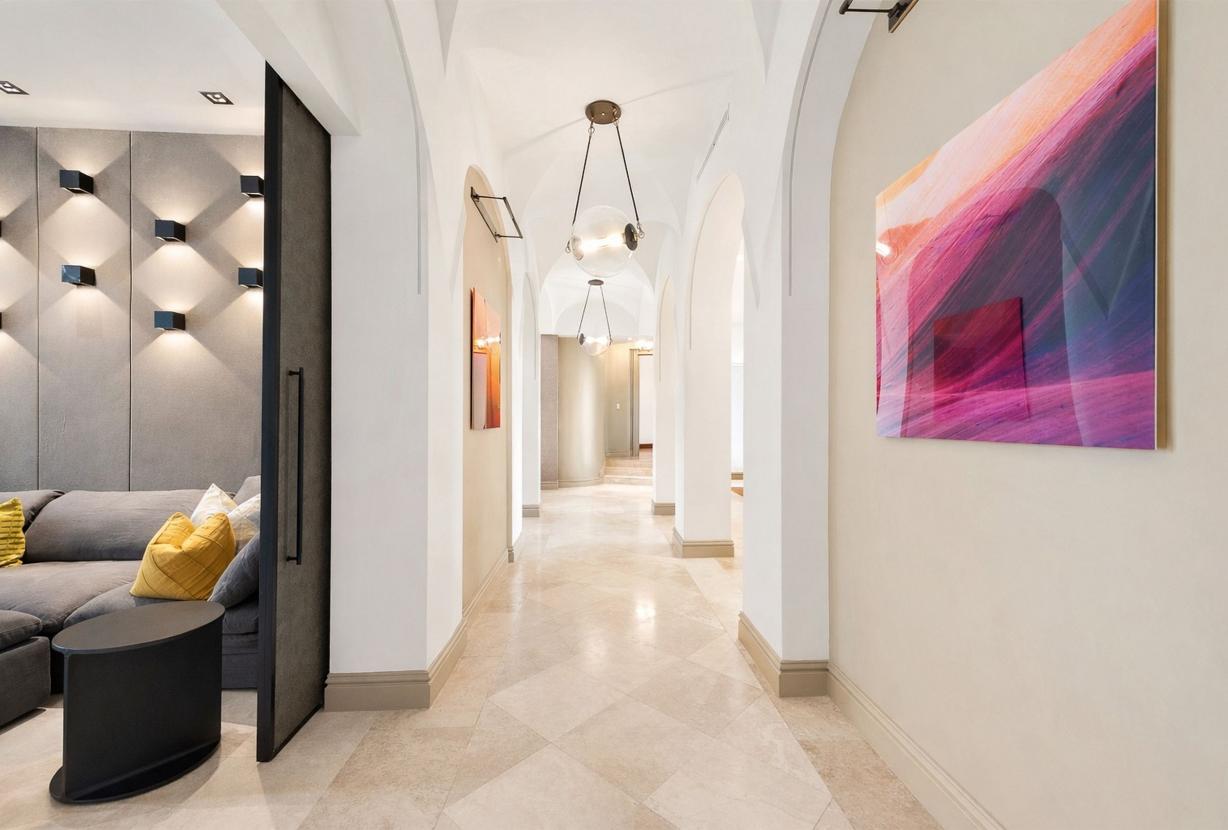 Mia002 - Luxury 5-Bedroom Home in Miami