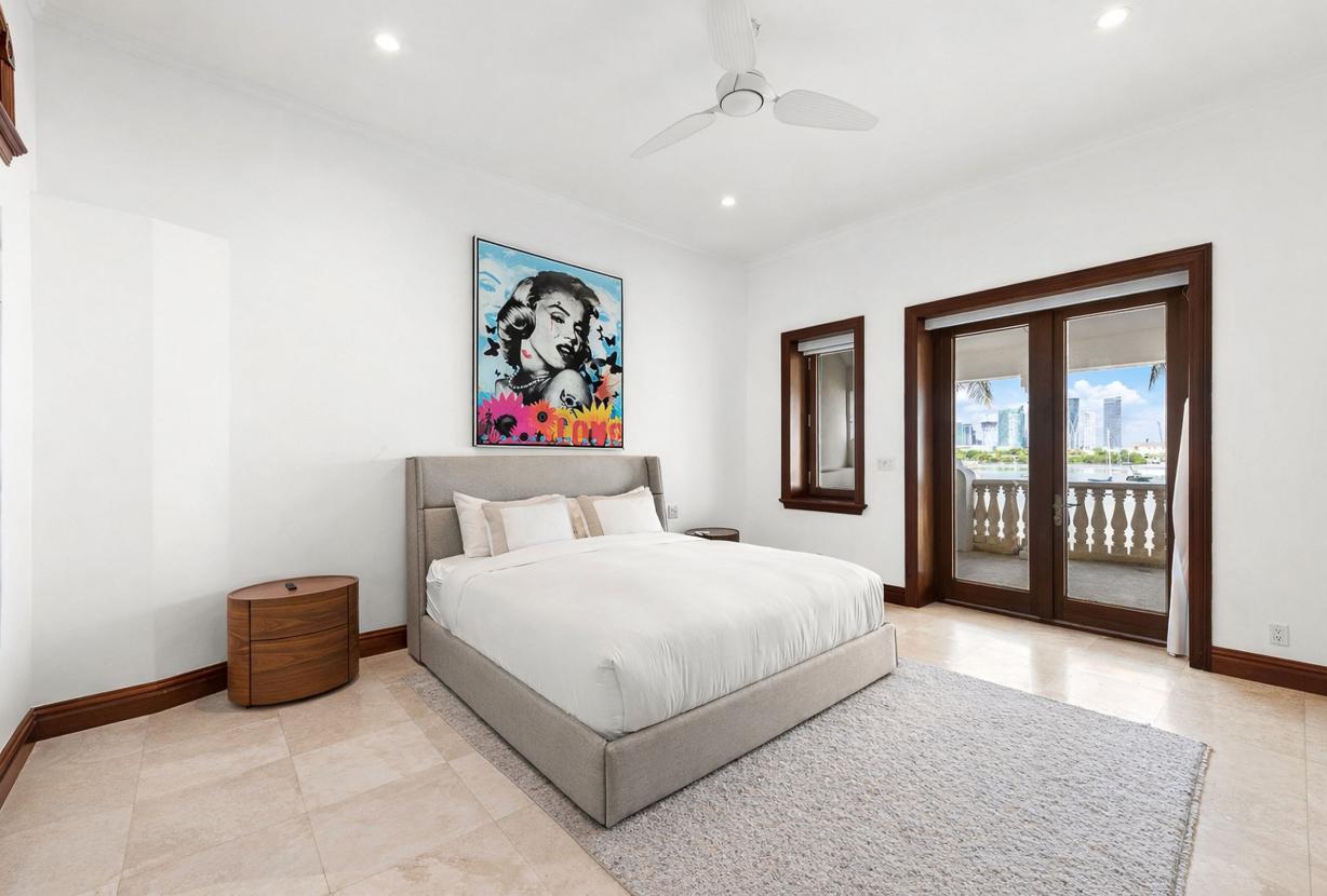 Mia002 - Luxury 5-Bedroom Home in Miami