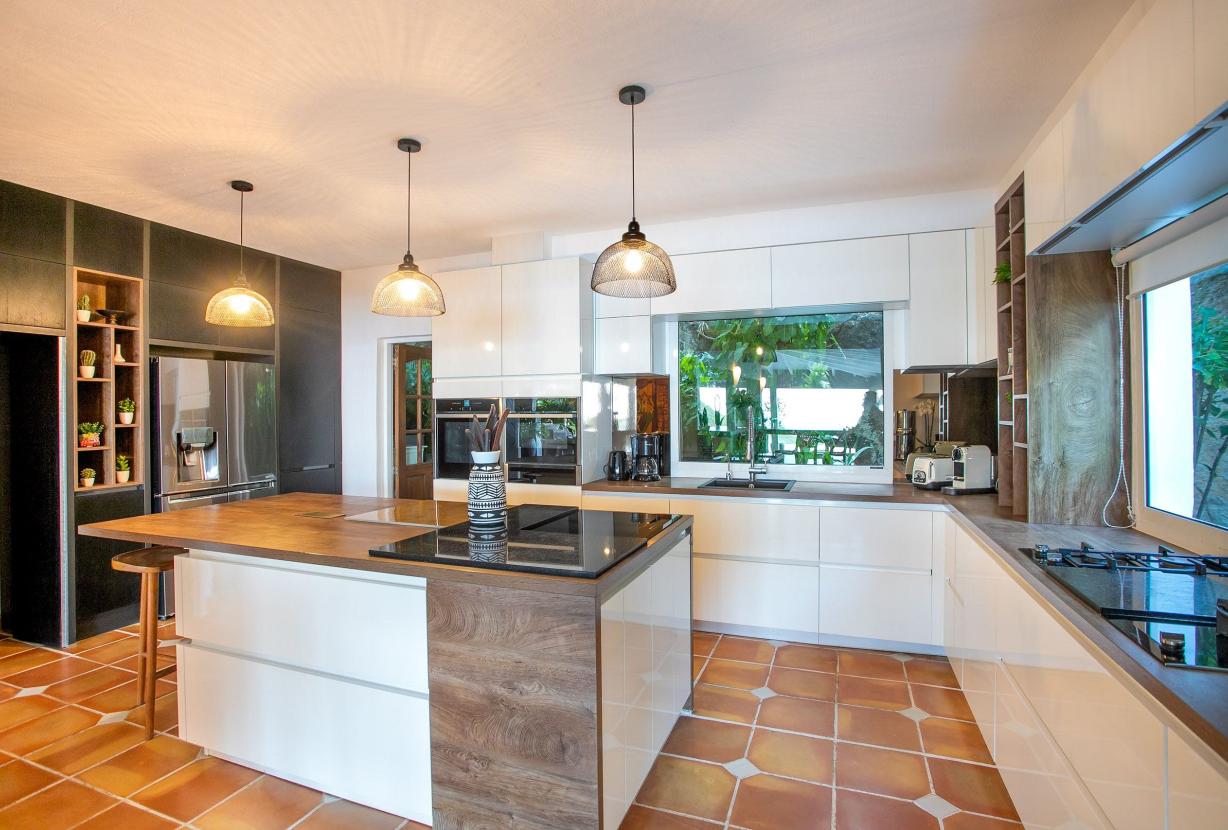 Sxm016 – Ocean-view estate with guest cottage in Anse Marcel