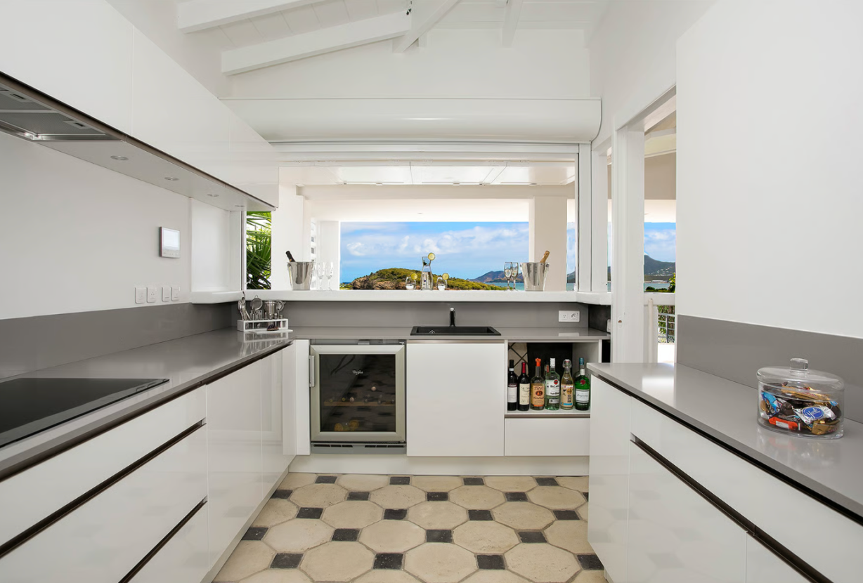 Sxm018 – Ocean-view villa on the cliffs of Terres Basses