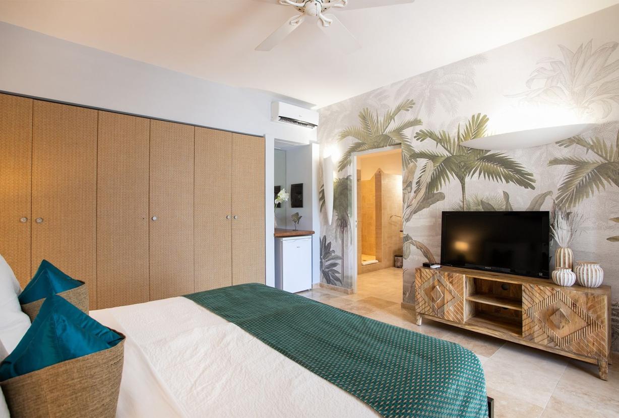 Sxm022 – Contemporary home with tennis court near Baie aux Prunes