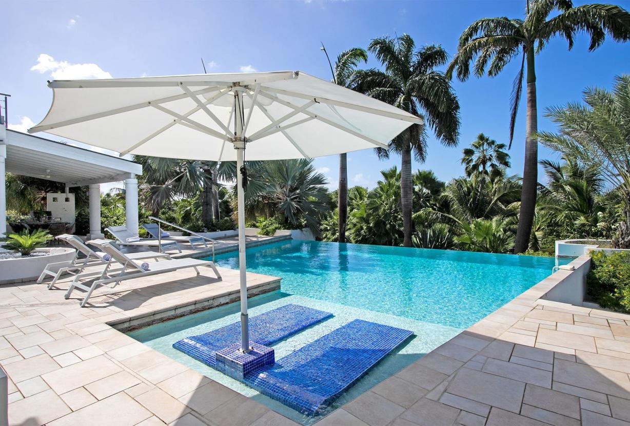 Sxm022 – Contemporary home with tennis court near Baie aux Prunes